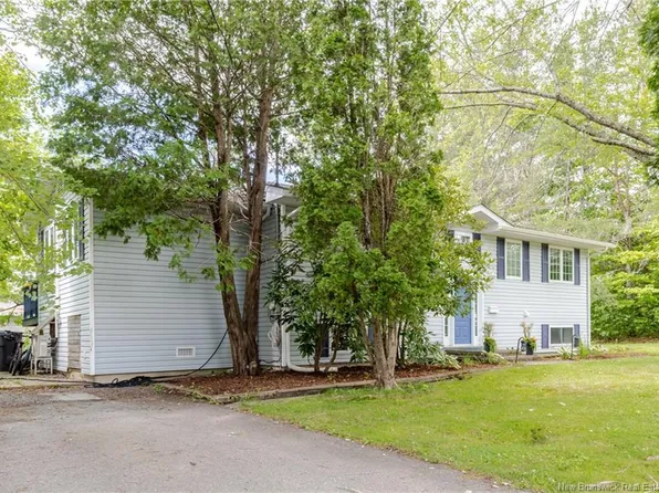 110 Sunrise Estates Dr, New Maryland, NB E3C 1G5
