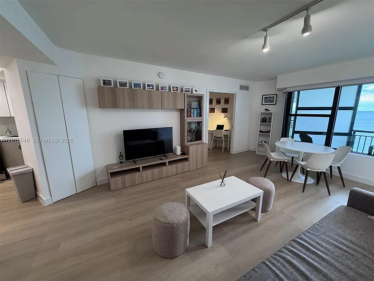 3800 Galt Ocean Dr #709 — Photo 2