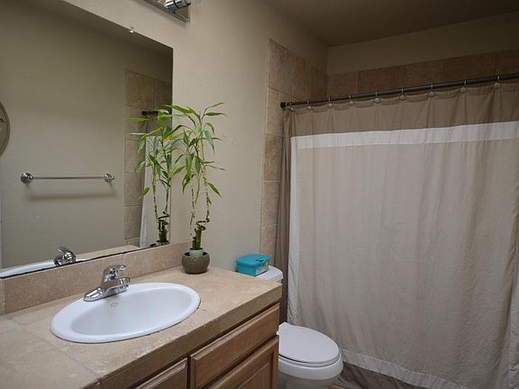 5th image of 904 Wyandotte Ave