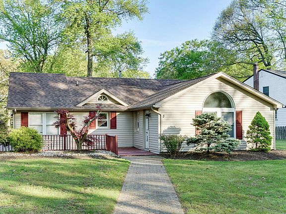 4th image of 8 Gillville Ln