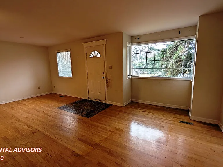 1732 23rd Ave NW — Photo 5