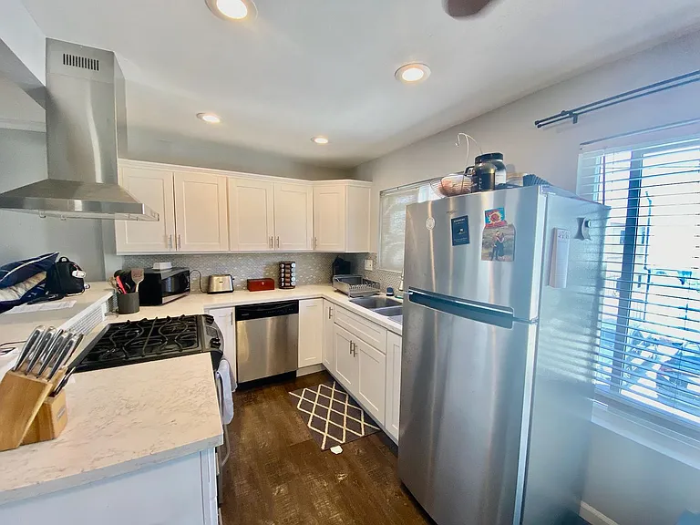 4262-13 Wilson Ave — Photo 4