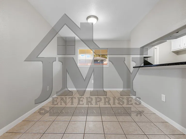 815 Cravens St #C — Photo 60