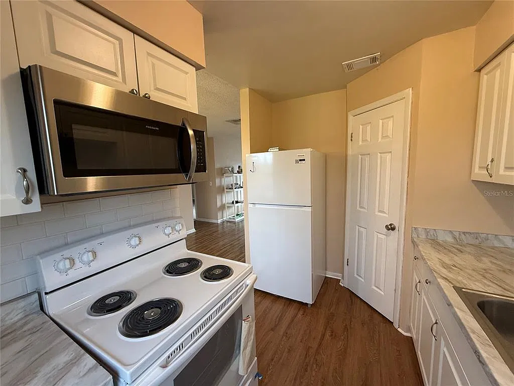 2 bed, 2.0 bath, 831 sqft, $1,500 — Photo 3