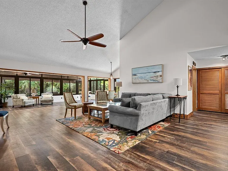 109 Seashore Dr — Photo 15