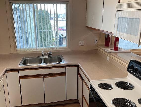 Stove and Microwave