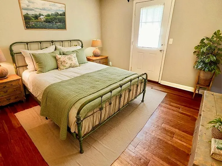 187 Briggs Ave — Photo 3