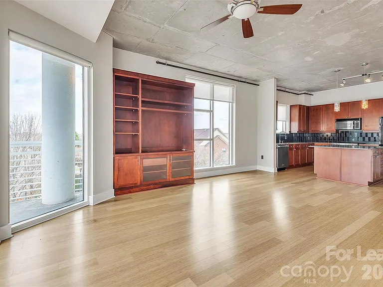 505 E 6th St #504 — Photo 6