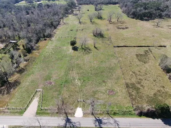320 W Pleasant St, Brazoria, TX 77422