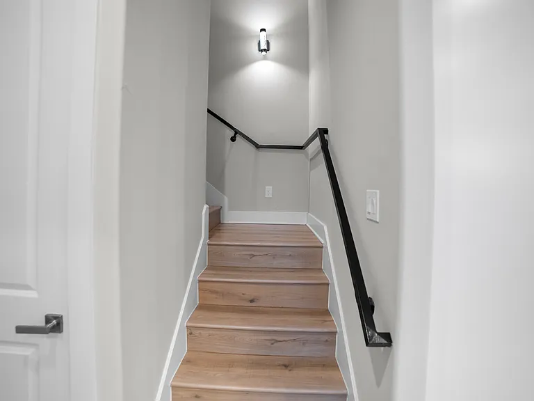 410 E 41st St — Photo 5