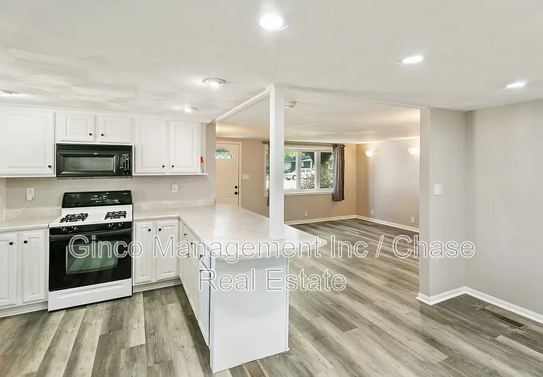 502 E High St — Photo 2