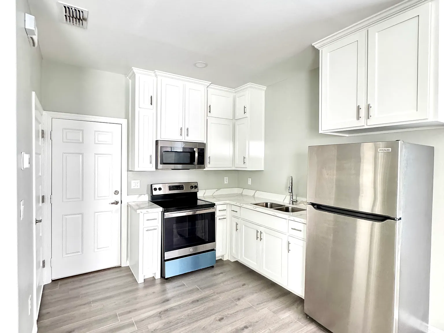 1 bed, 672 sqft, $975 — Photo 3