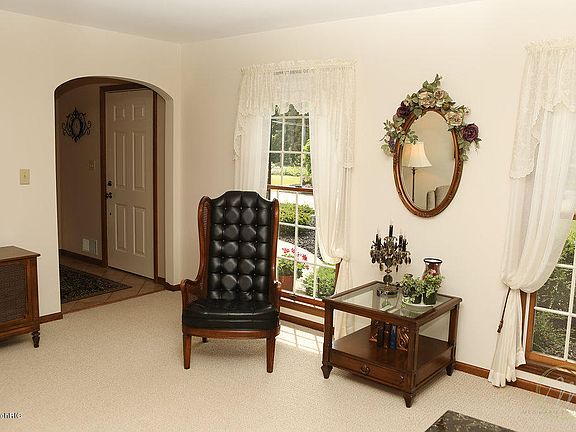 5th image of 44144 Carla Dr