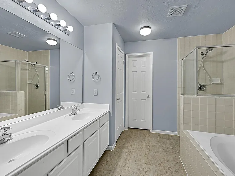 15710 Bannowsky Ln — Photo 16
