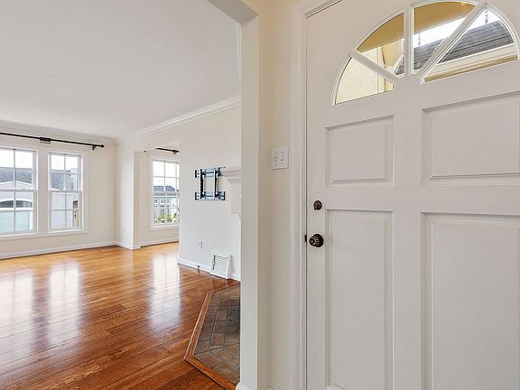 5th image of 32 Gaviota Way