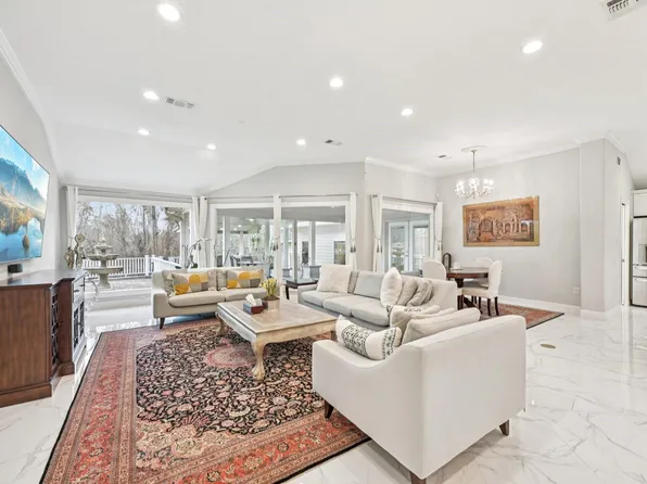 106 Mignon Ln, Houston, TX 77024
