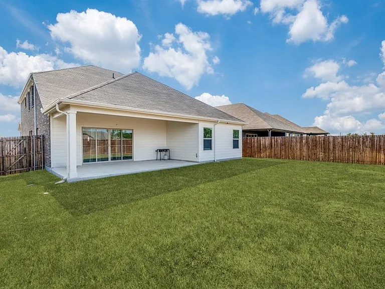 821 Buffalo Dr — Photo 10