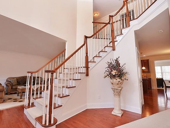 GRAND STAIRCASE