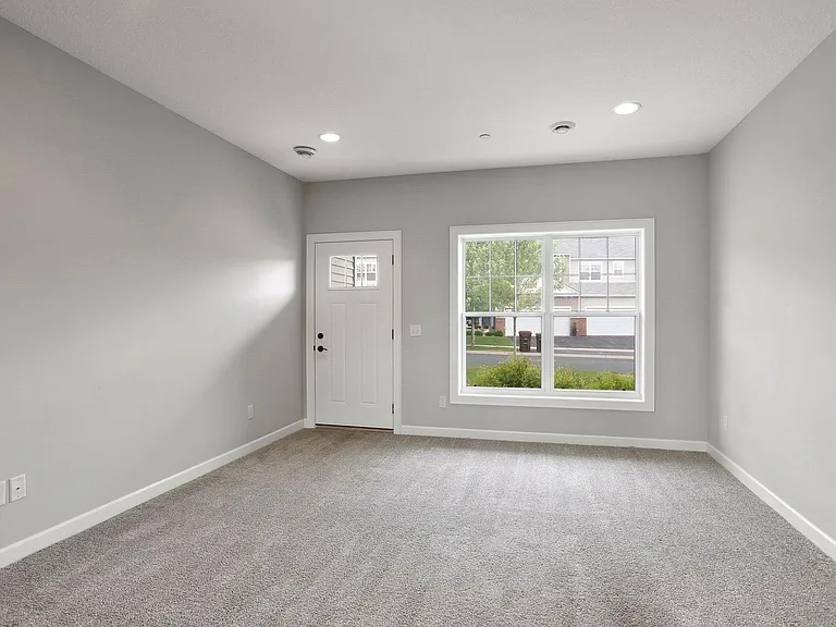 567 Ravencroft Rd — Photo 10