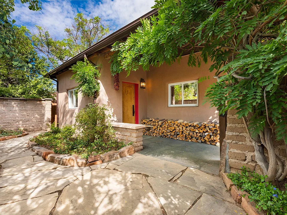 831 Ninita St