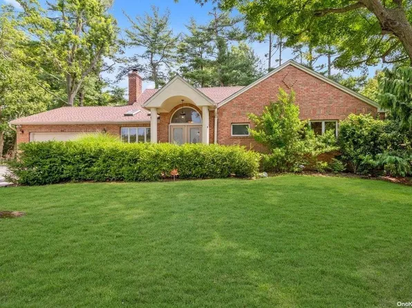 155 Westwood Circle, East Hills, NY 11577