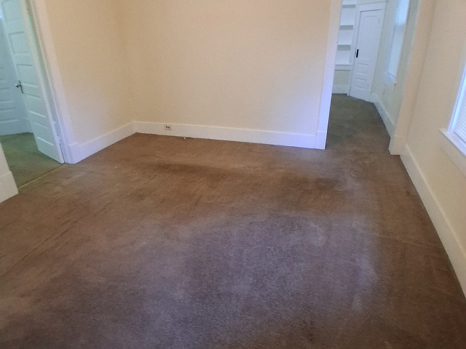 3 bed, 1.5 bath, 900 sqft, $1,095 — Photo 3