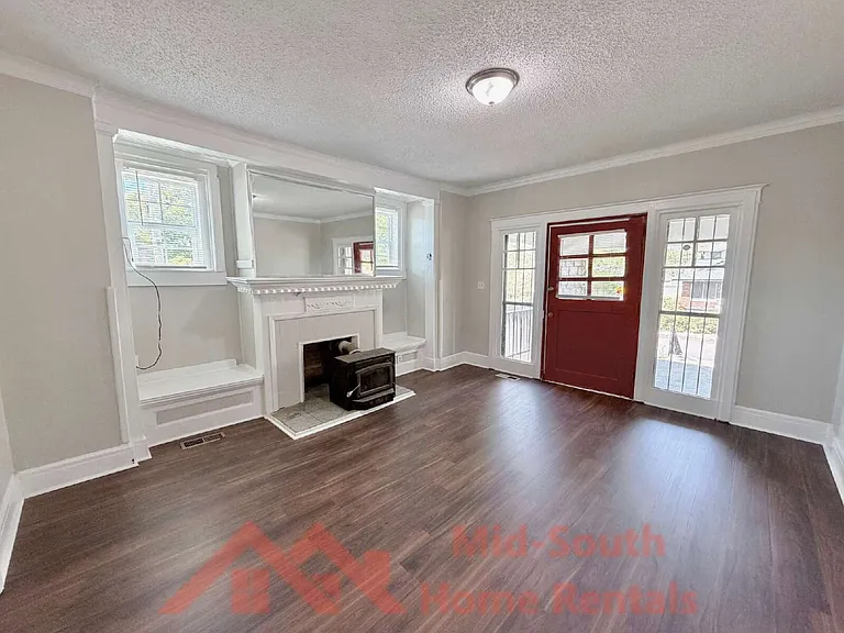 1561 Foster Ave — Photo 6