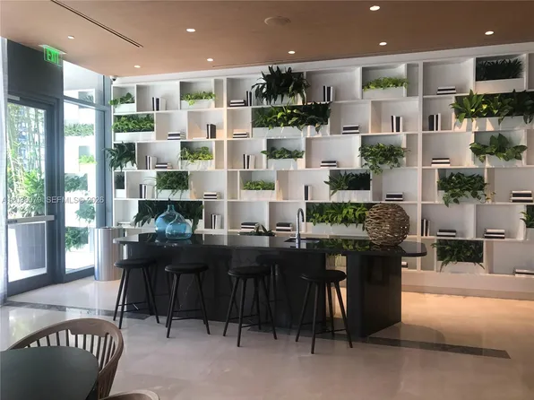 55 SW 9th St, Miami, FL