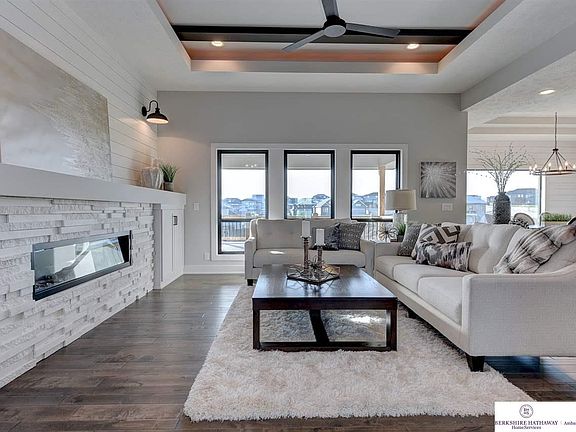 4th image of 18827 Taylor Cir