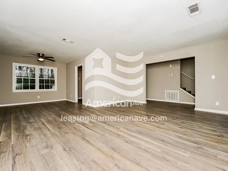 1472069_003_wm_-_living_room_13458736.jpg