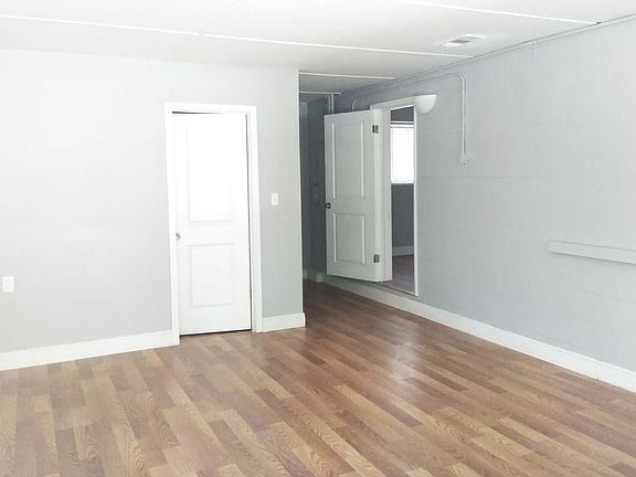 3rd image of 420 Ashmore Ave