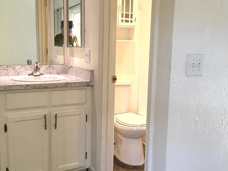 4240 N Longview Ave #6 — Photo 9