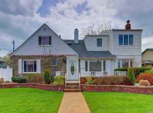 31 Eden Rd, Lido Beach, NY 11561