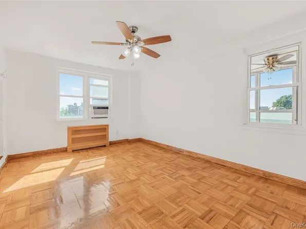 3725 Henry Hudson Parkway West image 10 of 27