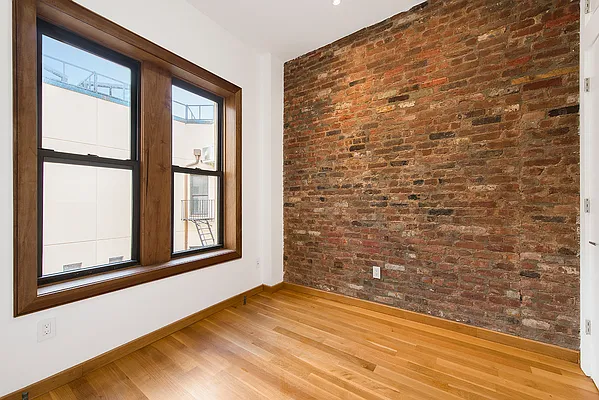 Rented by CORE | media 5