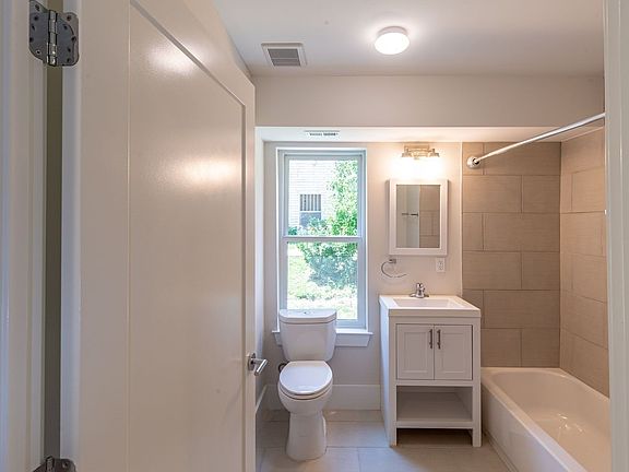 5th image of 1904 Irving St NE #303