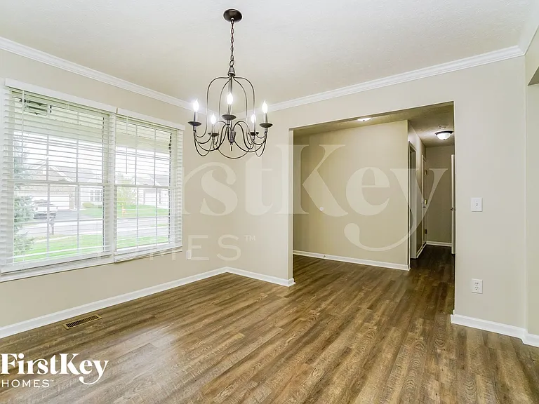7821 Edgewater Ct — Photo 5