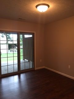 5th image of 321 Lauren Circle Dr