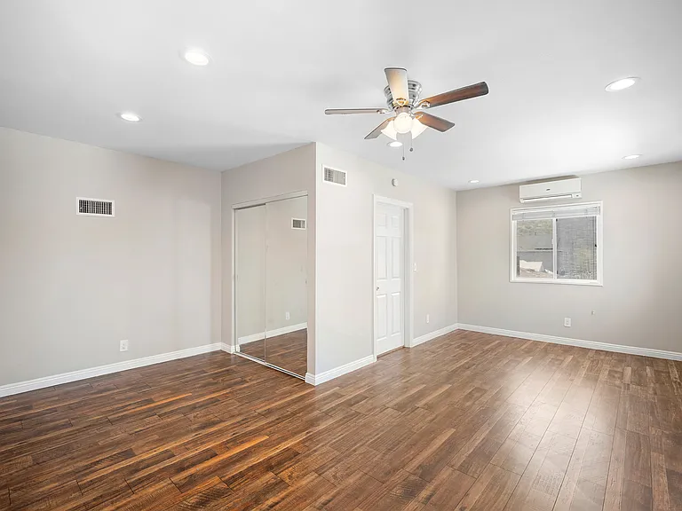 10227 Helendale Ave — Photo 15