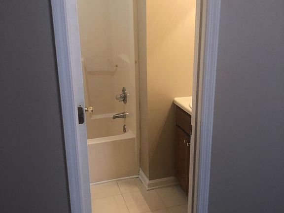 4th image of 412 E Roosevelt Ave #B