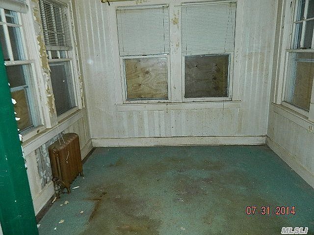 2nd image of 160 Jamaica Ave