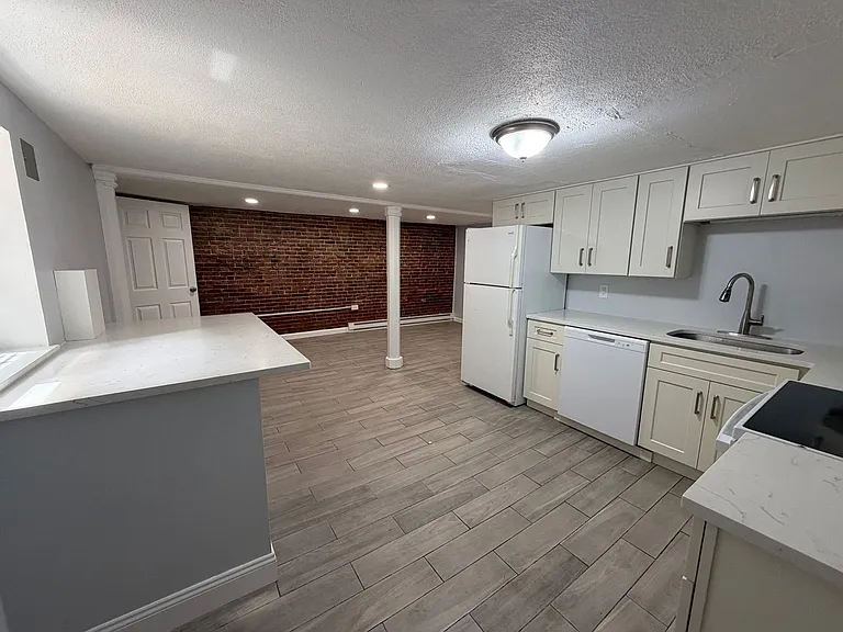 31 Chelsea St — Photo 18