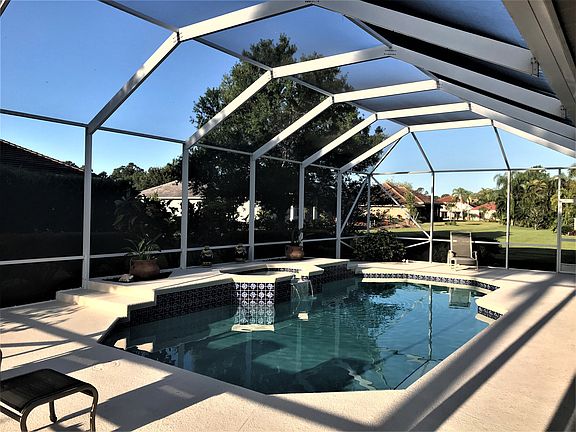 4th image of 9405 Meadowood Dr