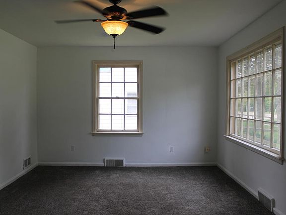 3rd image of 104 Paw Paw St