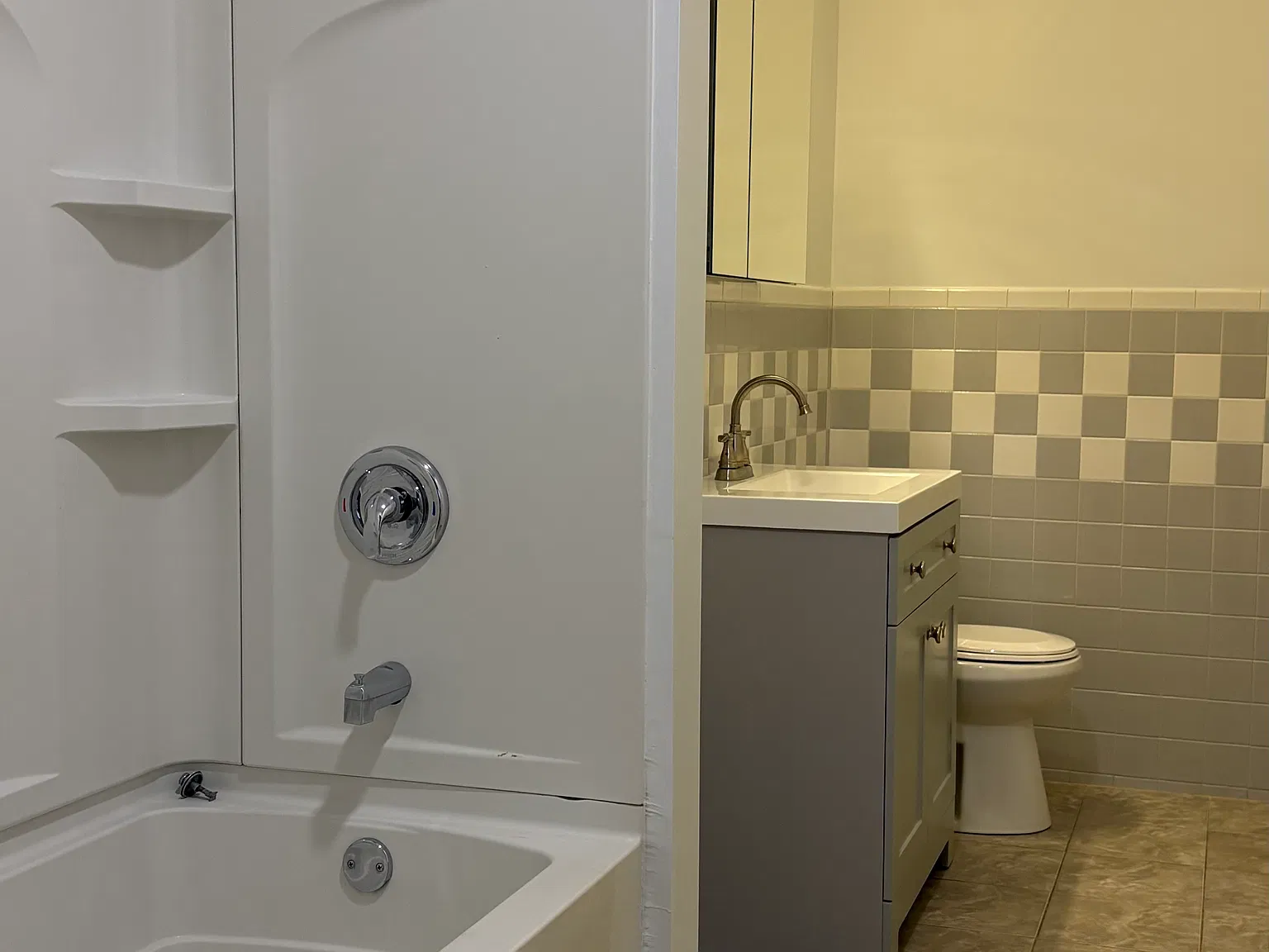 3 bed, 2800 sqft, $2,800 — Photo 2