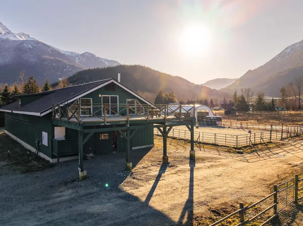 7395 Clover Rd, Squamish Lillooet, BC V0N 2L1