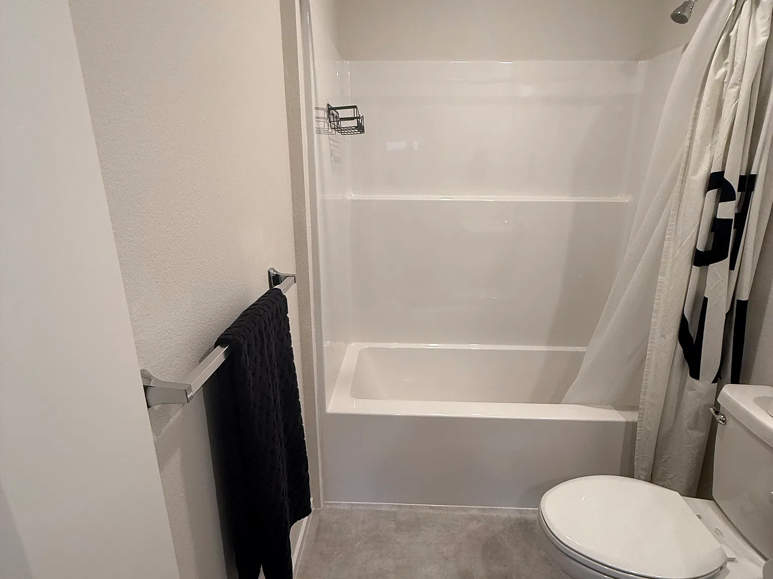 3 bed, 1353 sqft, $3,100 — Photo 4
