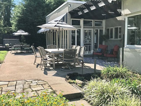 3rd image of 59 Mead Dr