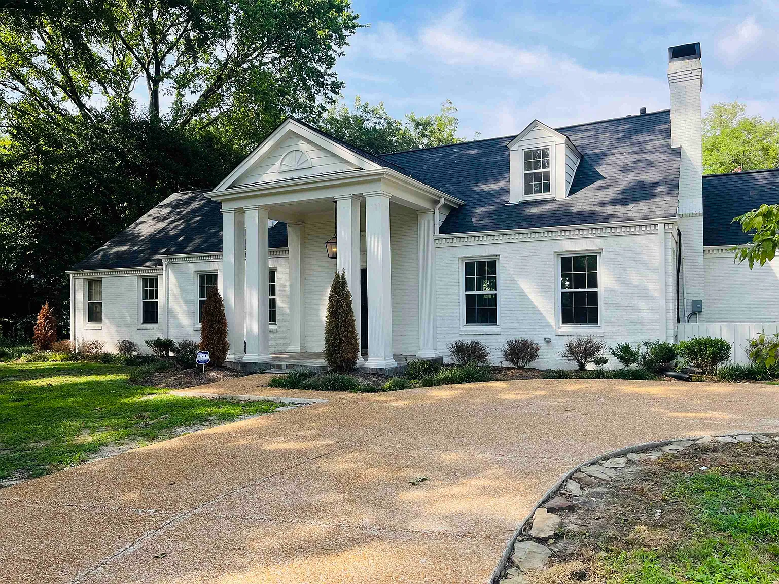 5 bed, 3.5 bath, 3535 sqft, $3,995 — Photo 2