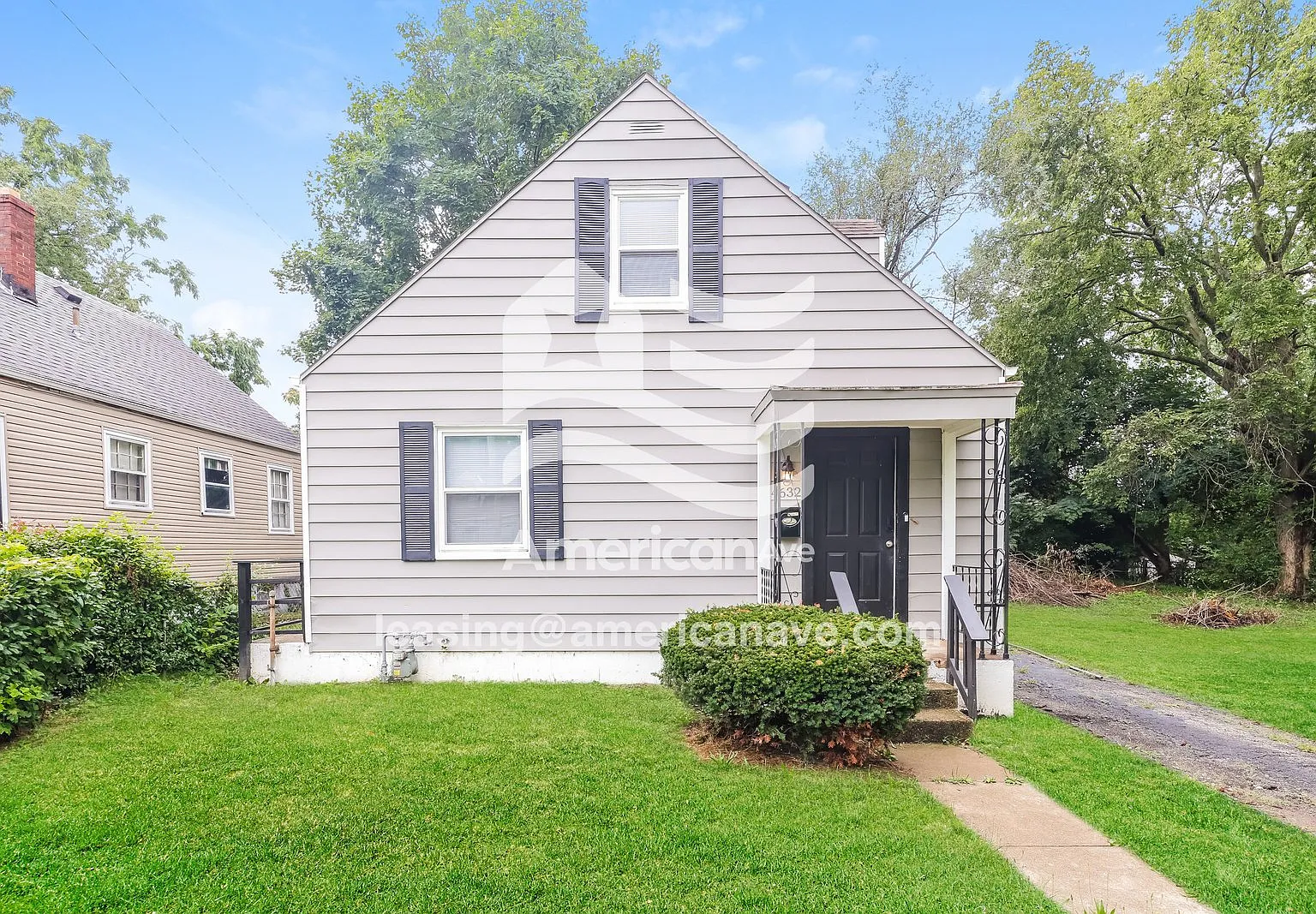 3 bed, 1.0 bath, 1015 sqft, $1,111 — Photo 1